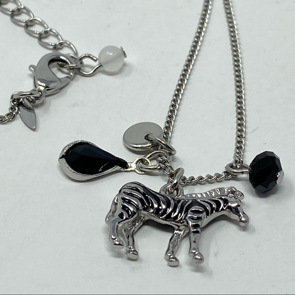 Avon Silvertone Zebra Charm Necklace 20”🔥 - Picture 3 of 4